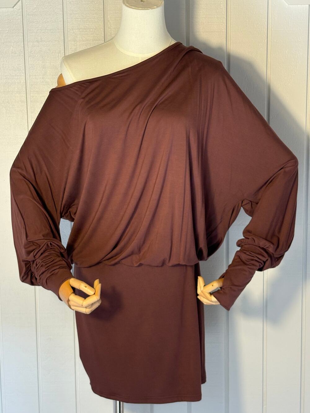 Soly Hux Brown Off Shoulder Mini Dress M Draped Dolman Bodycon Thumbhole NWT
